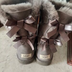 UGG AUSTRALIA Bailey Bow Mid-Calf boot size 9